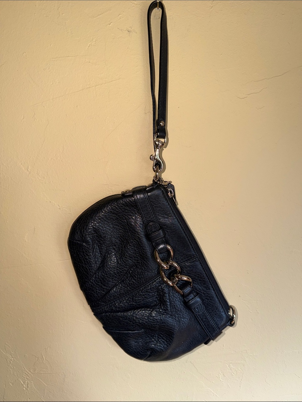 Authentic Coach Vintage Black Leather Wristlet Bag JS-107